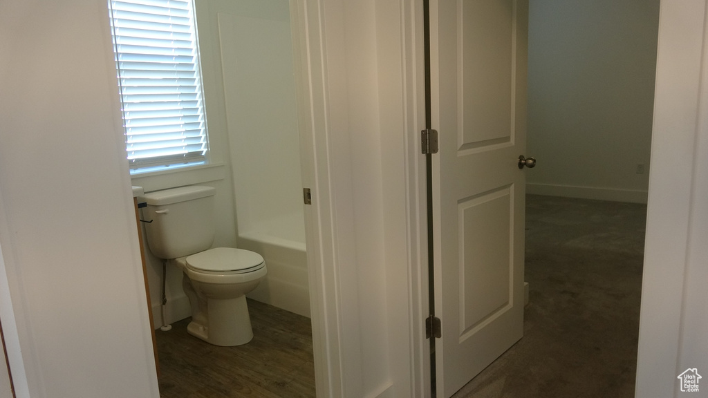 Bathroom featuring toilet and a bathtub