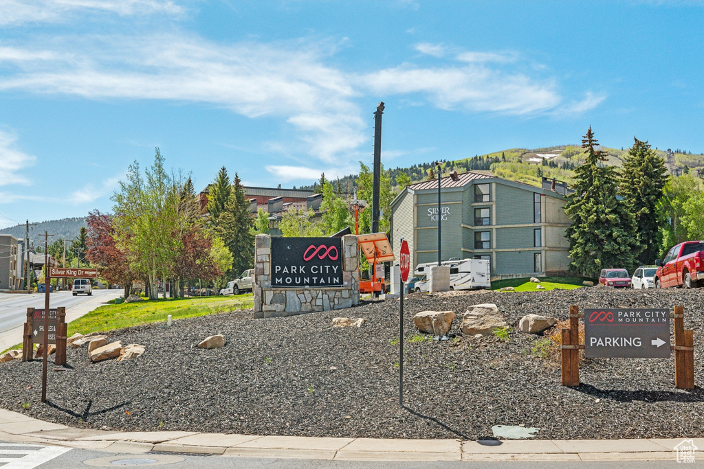 Surrounding community featuring a mountain view
