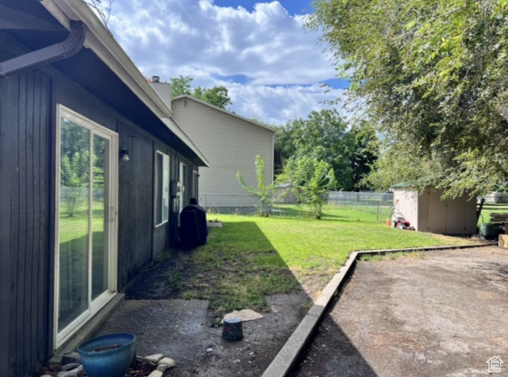 View of yard featuring a storage shed