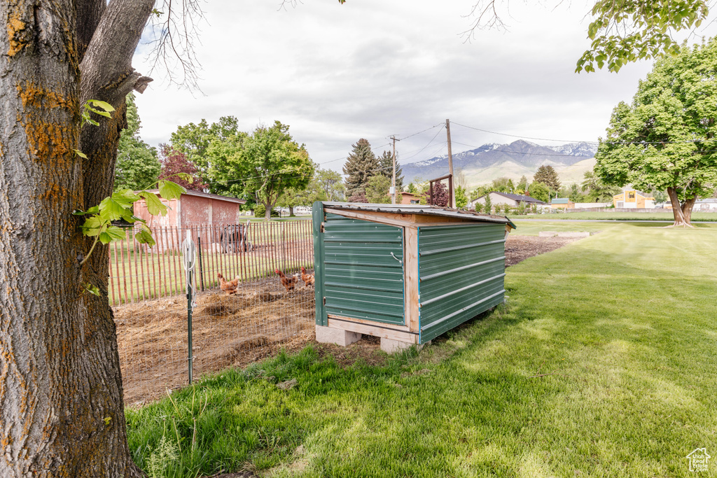 View of yard featuring a mountain view