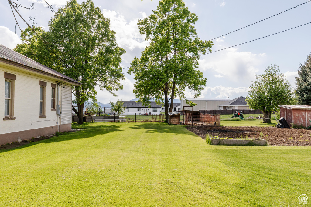 View of yard with a residential view