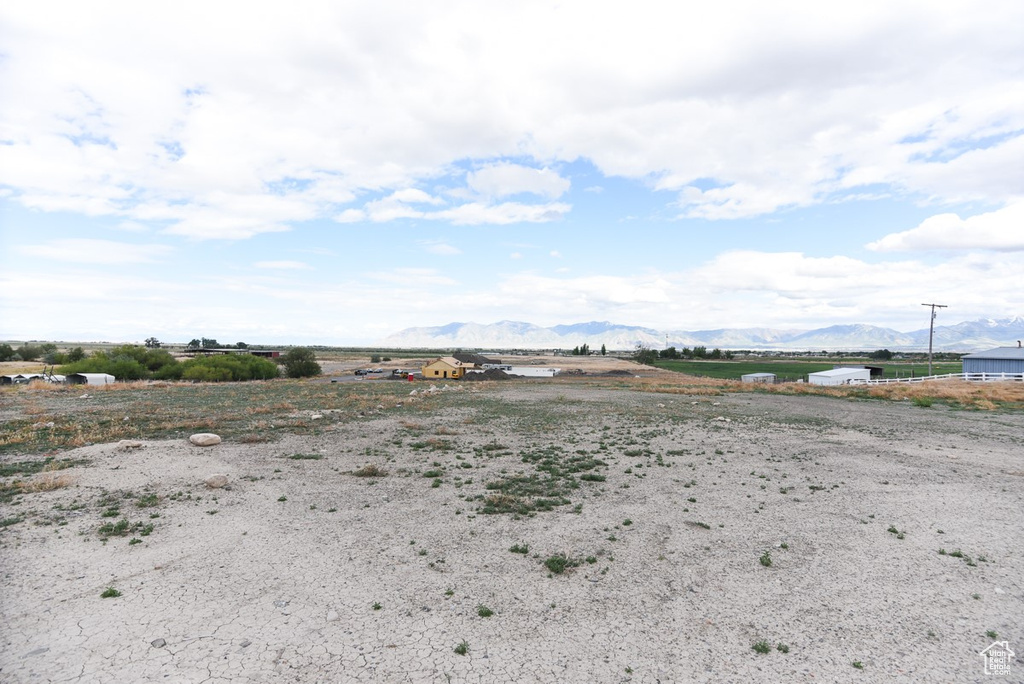 View of yard with a mountain view and a view of countryside