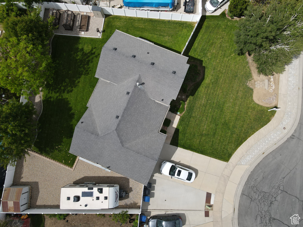 Bird's eye view of a pool area
