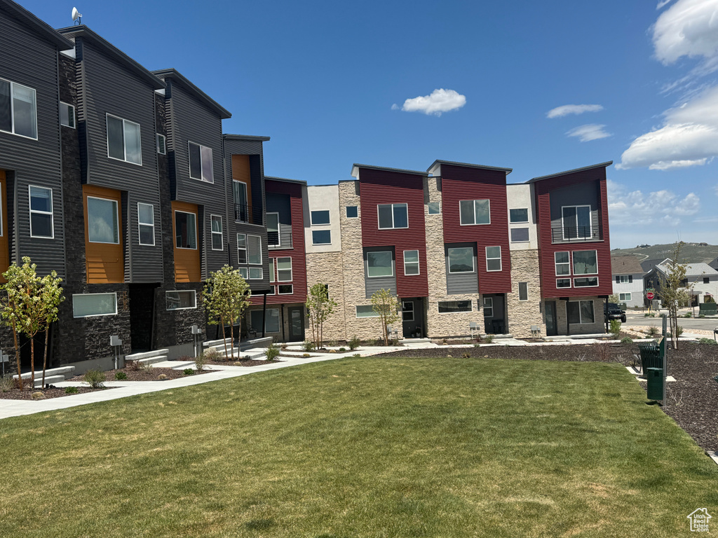 View of community with a yard and a residential view