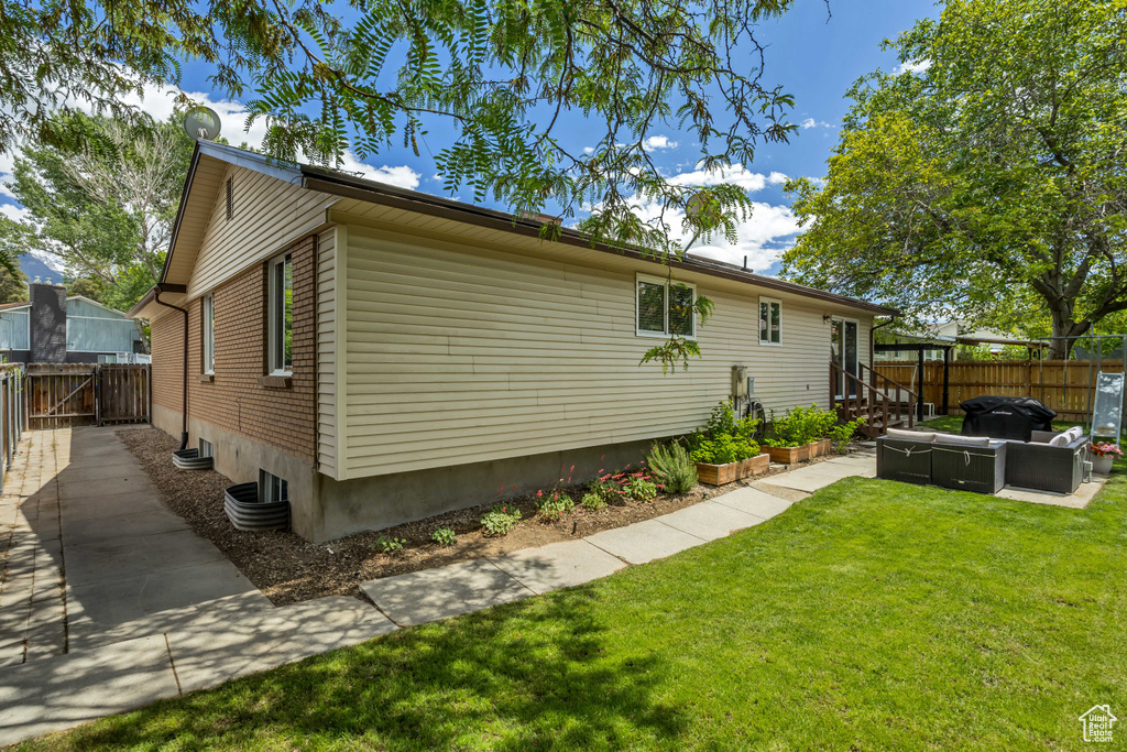 View of home\\\\\\\\\\\\\\\'s exterior with outdoor lounge area and a patio