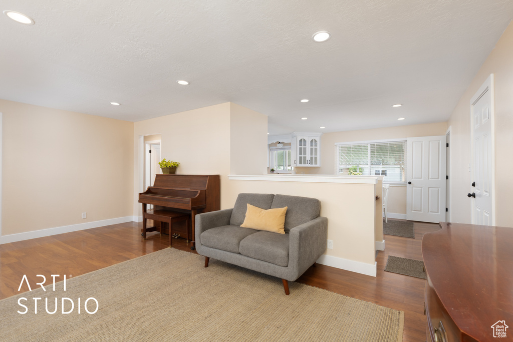 Sitting room featuring wood finished floors, recessed lighting, and baseboards