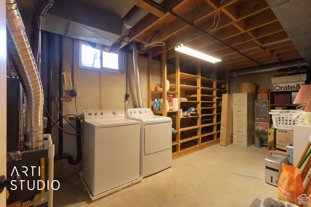 Below grade area featuring washing machine and dryer