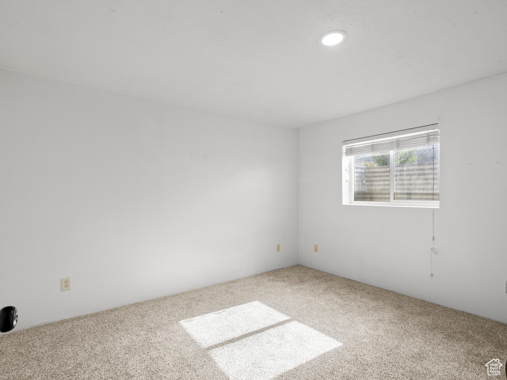 Unfurnished room with carpet and recessed lighting