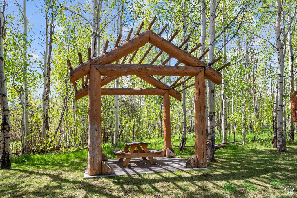 View of property\\\'s community with a lawn and a view of trees