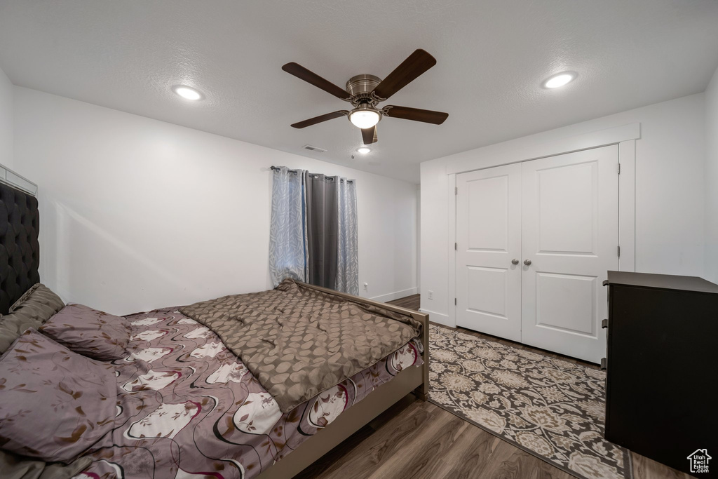 Bedroom featuring wood finished floors, recessed lighting, a ceiling fan, and a closet