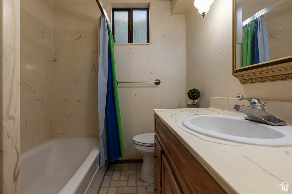 Full bath with toilet, vanity, and shower / bathtub combination with curtain