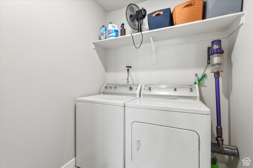 Washroom with washing machine and dryer