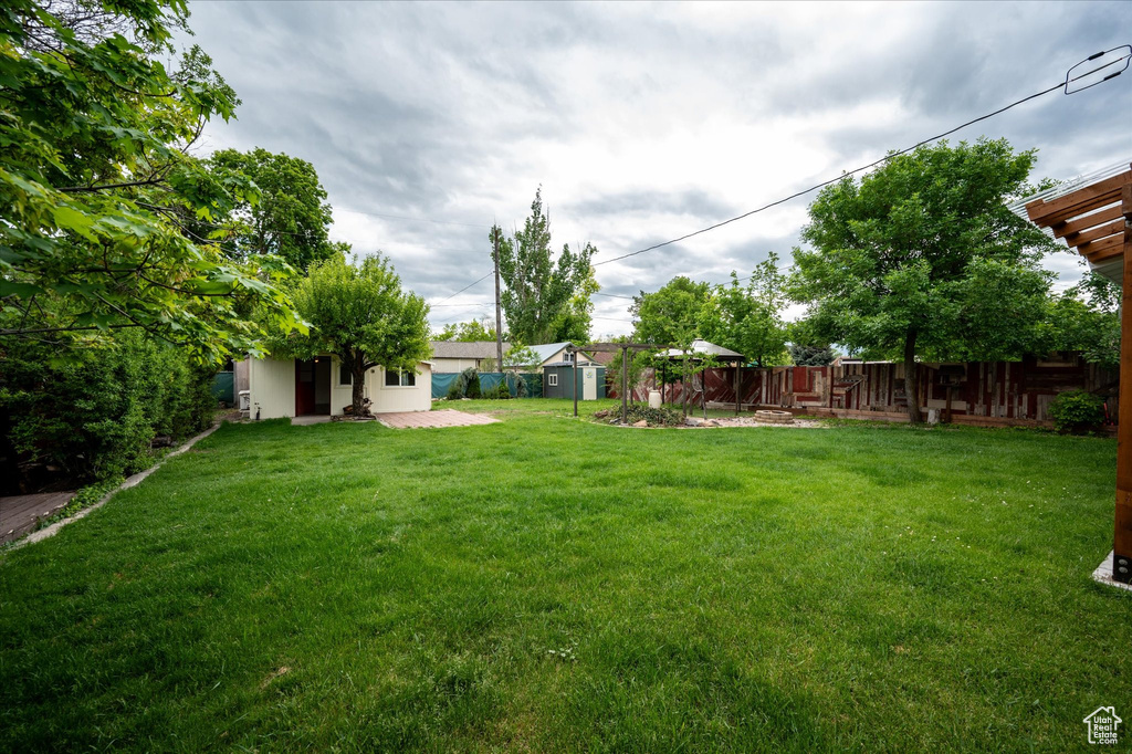 View of yard with an outdoor structure