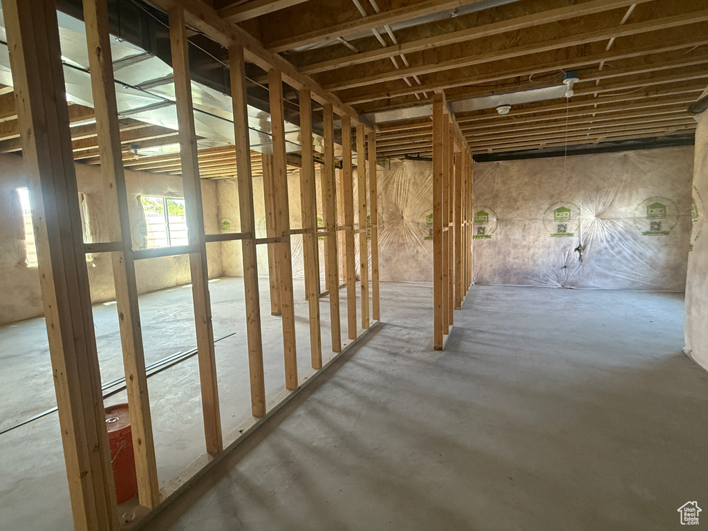Misc room featuring concrete flooring