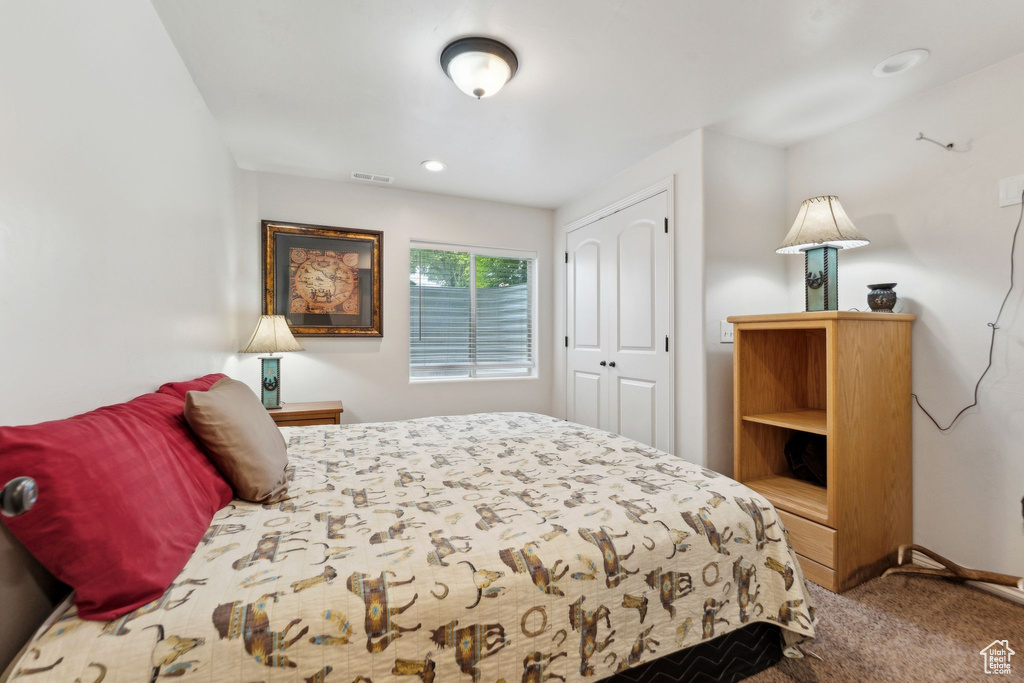 Bedroom featuring carpet flooring, a closet, and recessed lighting