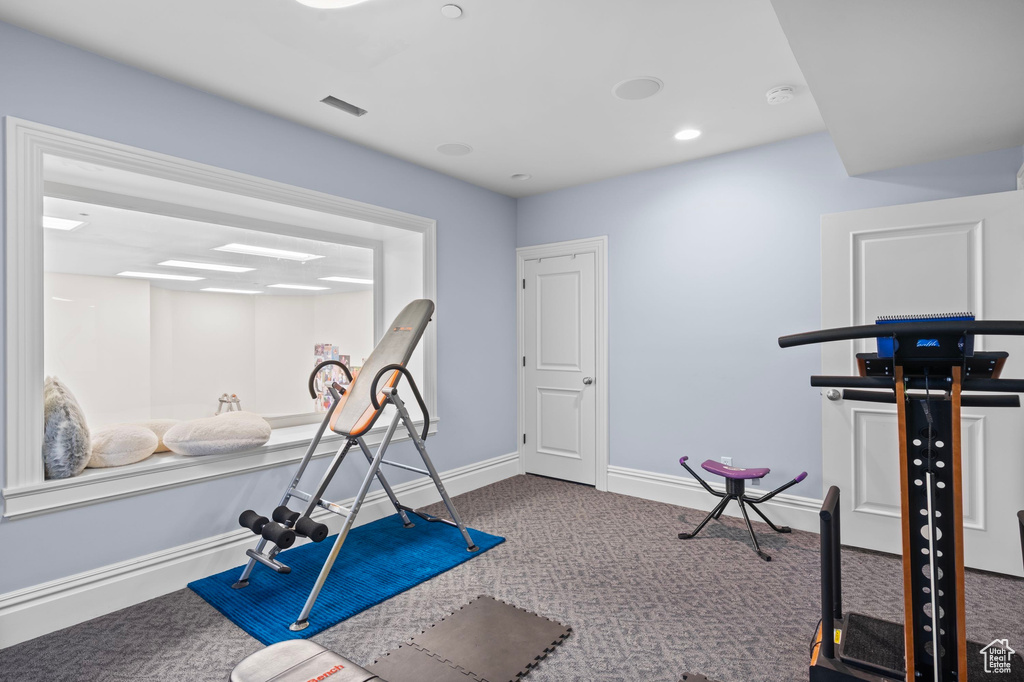 Exercise area with carpet floors, baseboards, and recessed lighting