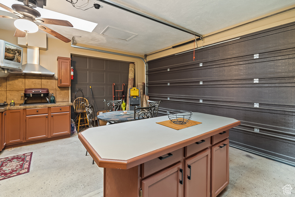 Garage with ceiling fan