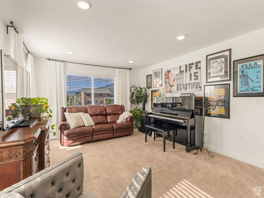 Carpeted living room featuring recessed lighting and baseboards