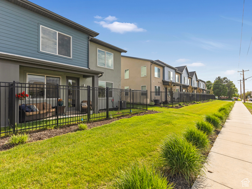 View of yard with a residential view