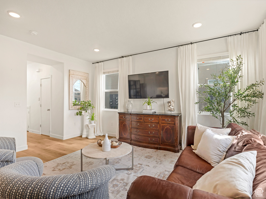 Living room featuring light wood-style flooring, recessed lighting, and baseboards
