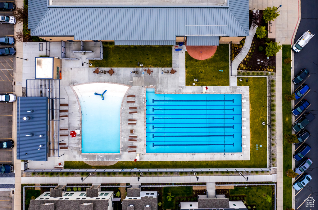 Bird\\\\\\\\\\\\\\\\\\\\\\\\\\\\\\\'s eye view of a pool