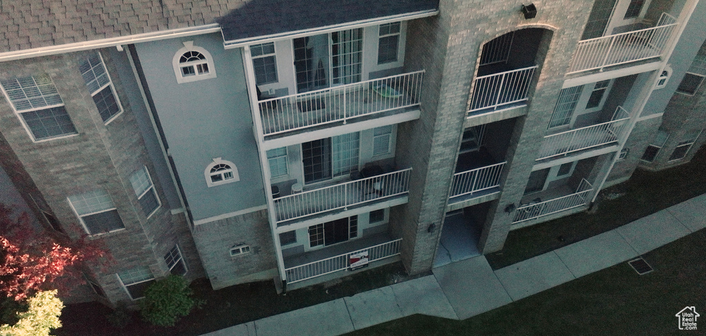 View of apartment building / complex