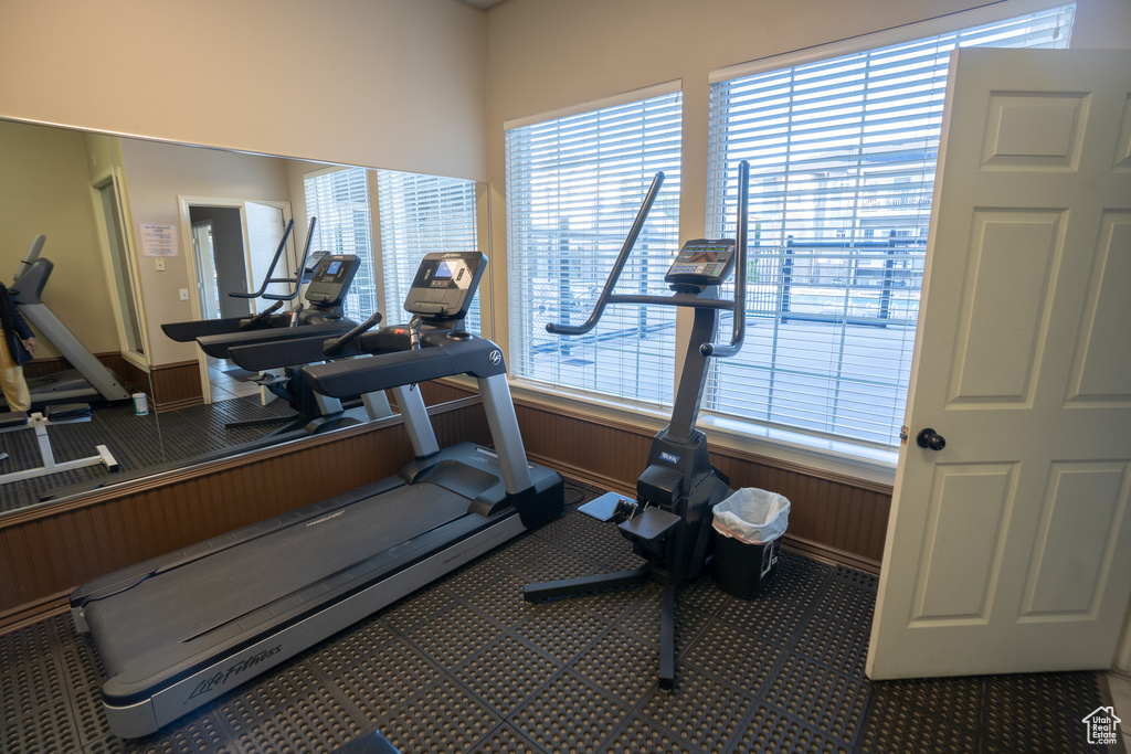 Exercise room with carpet floors