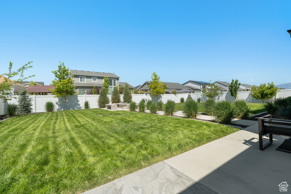 View of yard with a residential view and a patio area