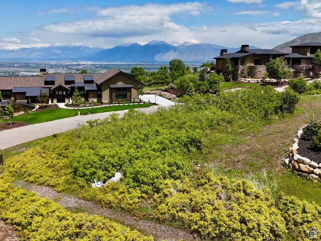 View of home\\\\\\\\\\\\\\\\\\\\\\\\\\\\\\\'s community featuring a mountain view