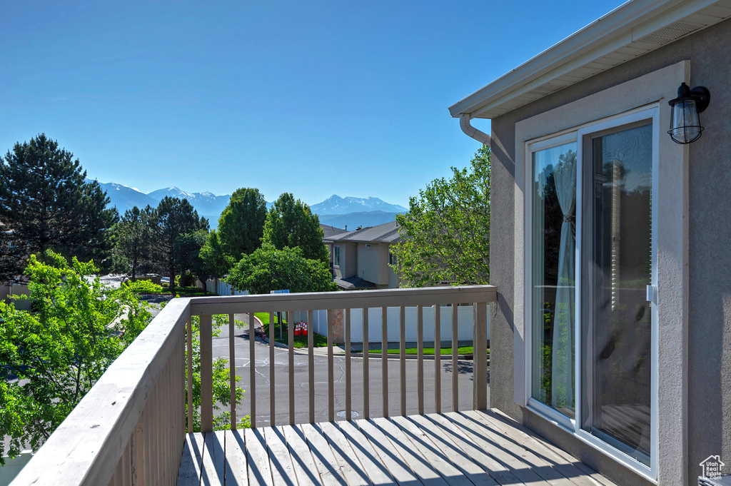 Balcony featuring a mountain view