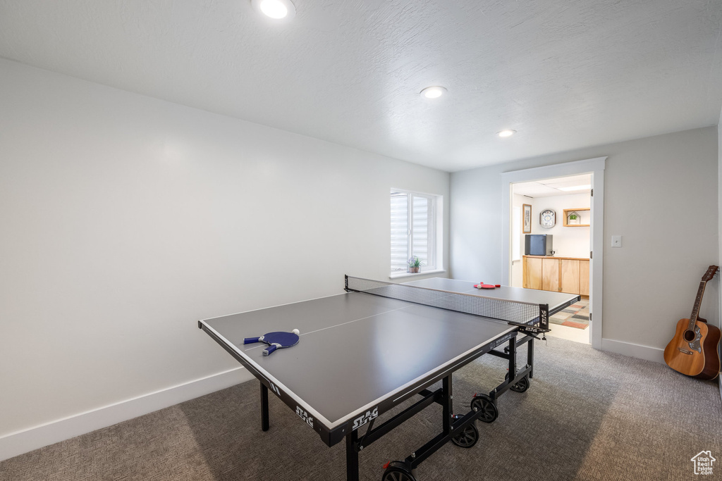 Game room with carpet flooring, recessed lighting, and baseboards