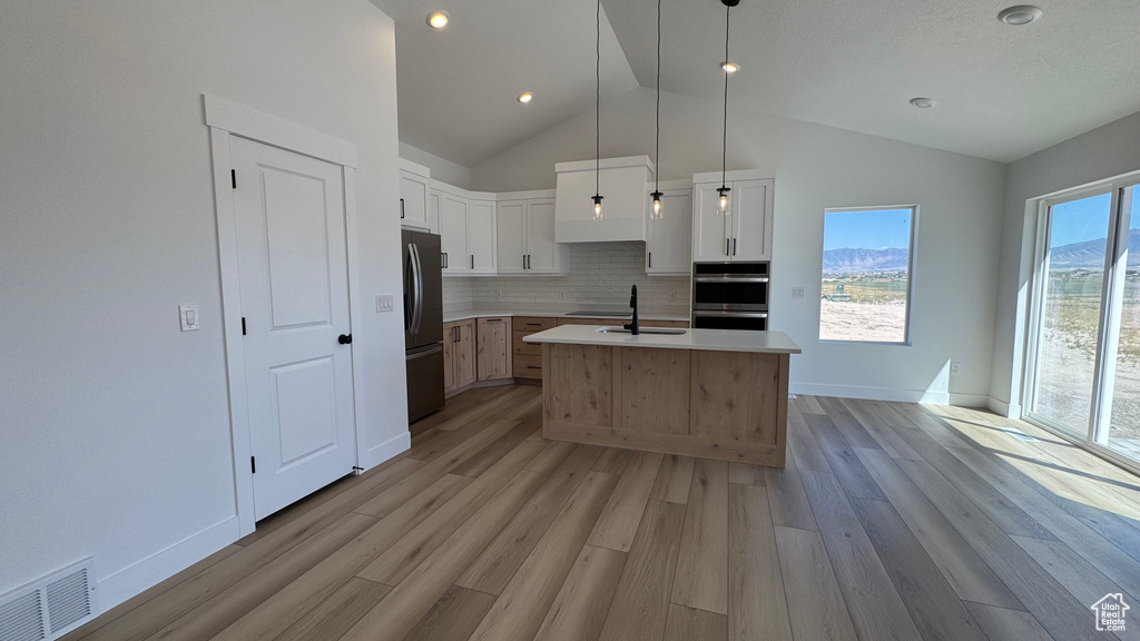 Photo 8 for MLS #2086764 at 382 E Stafford St #126