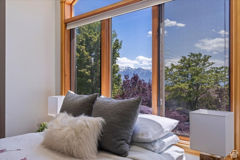 Sitting room featuring a mountain view