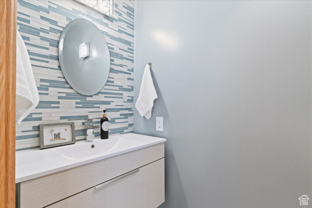 Bathroom with vanity and backsplash