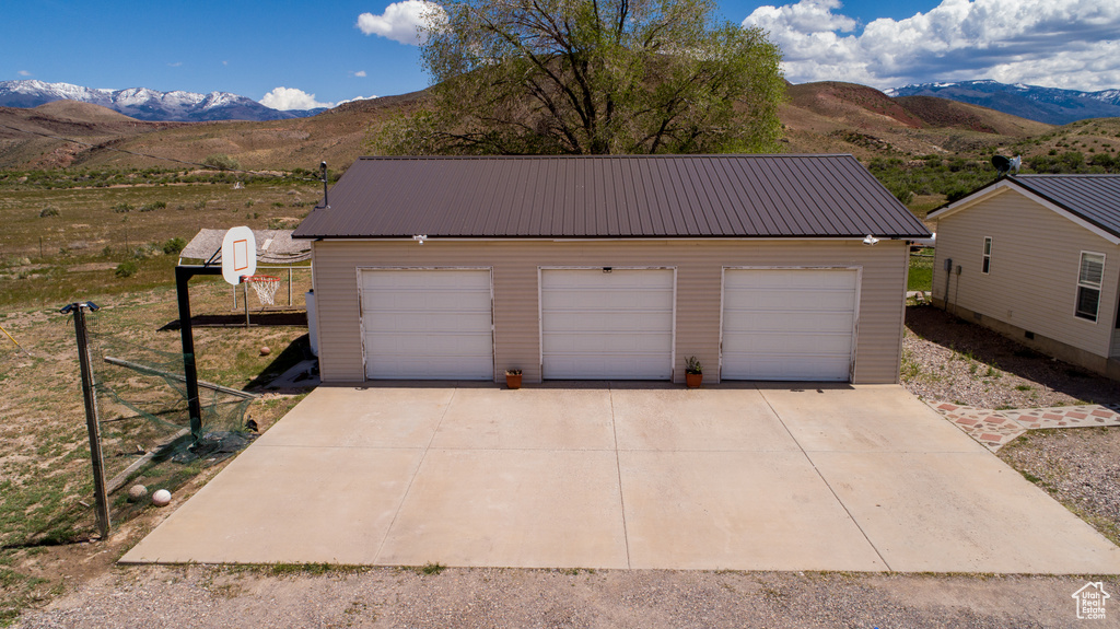 Detached garage featuring a mountain view
