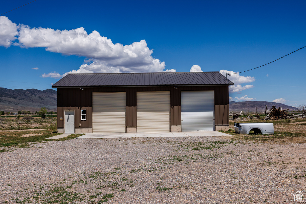Detached garage featuring a mountain view