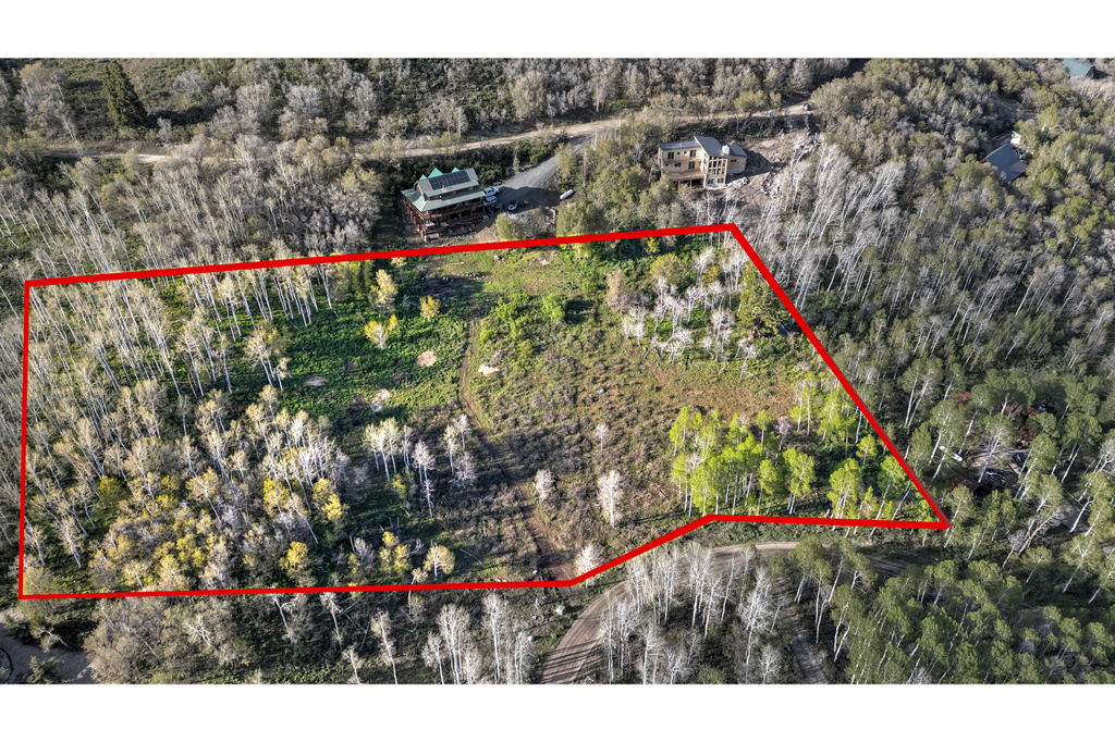Aerial view of property\'s location with property boundaries highlighted