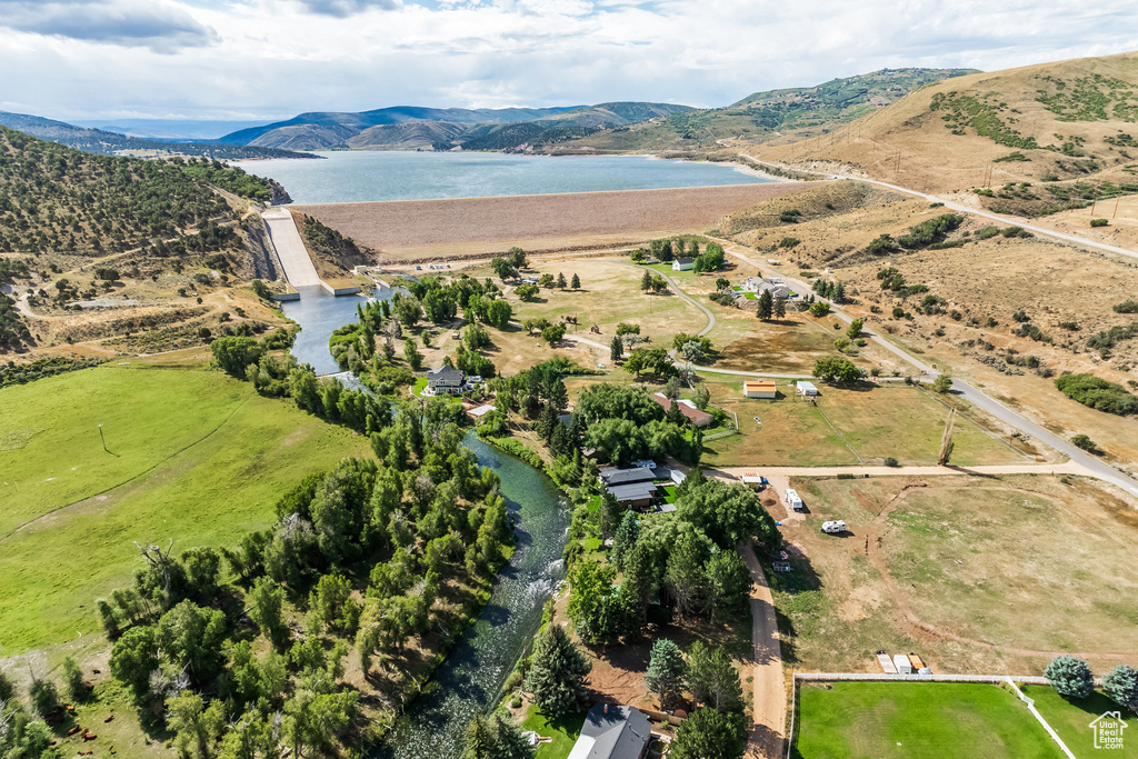 Bird's eye view of a water and mountain view