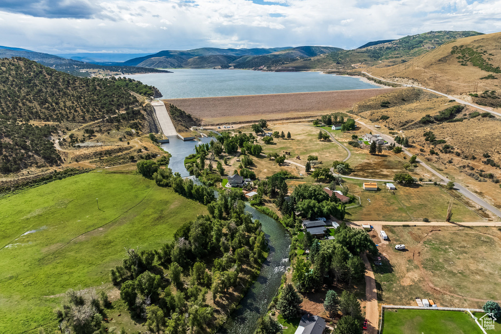 Bird's eye view of a water and mountain view