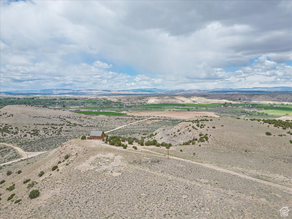 Overview of rural landscape with mountains and a desert landscape