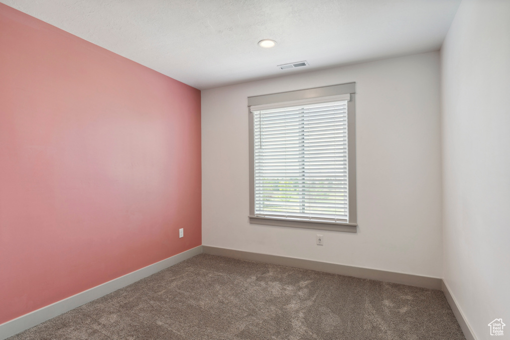 Carpeted empty room featuring baseboards and recessed lighting