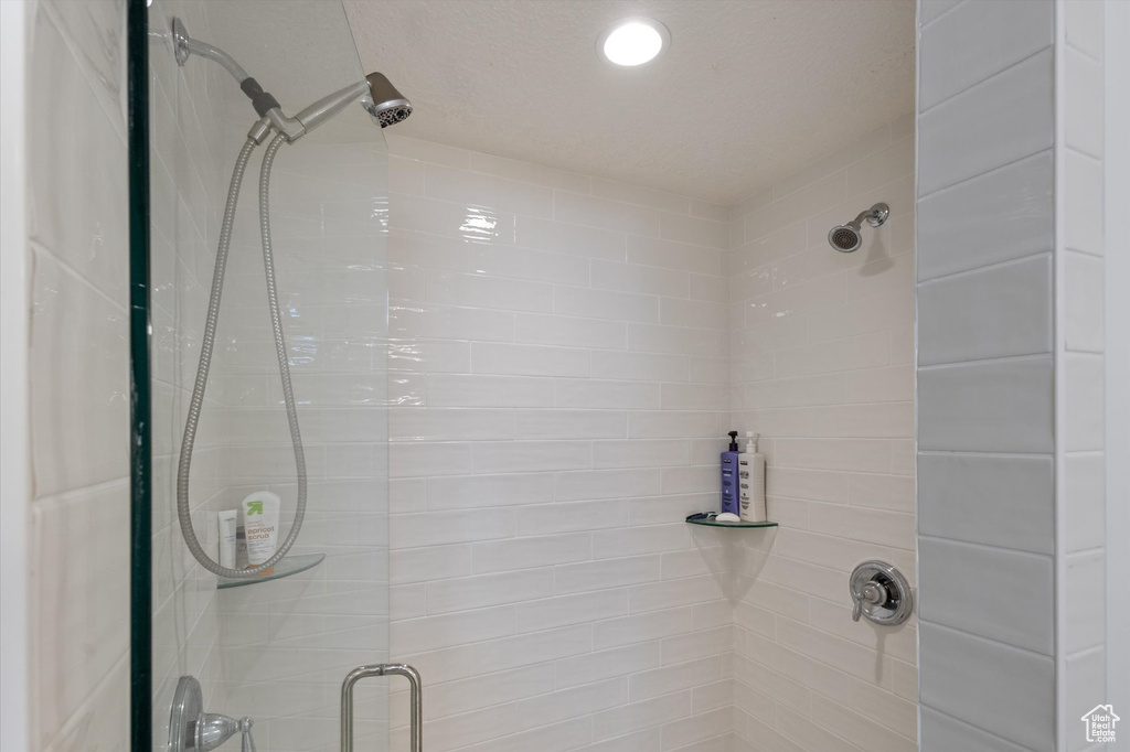 Bathroom featuring a tile shower