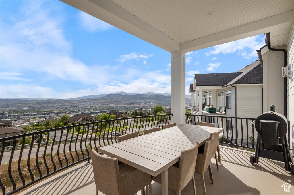 Balcony with a mountain view and outdoor dining space