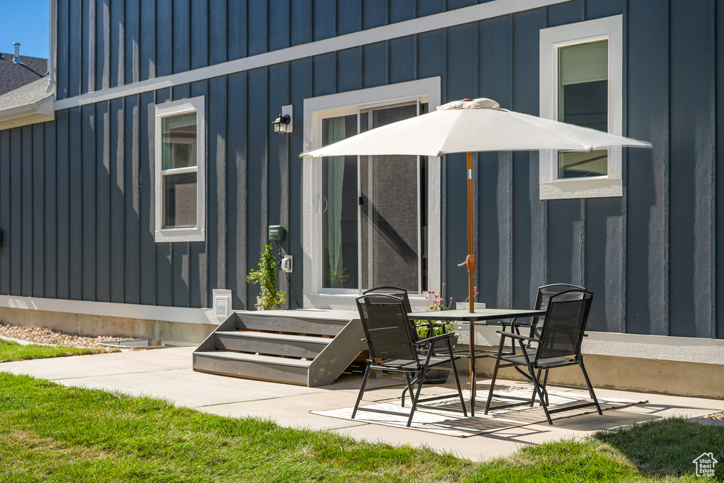 View of patio / terrace with outdoor dining area