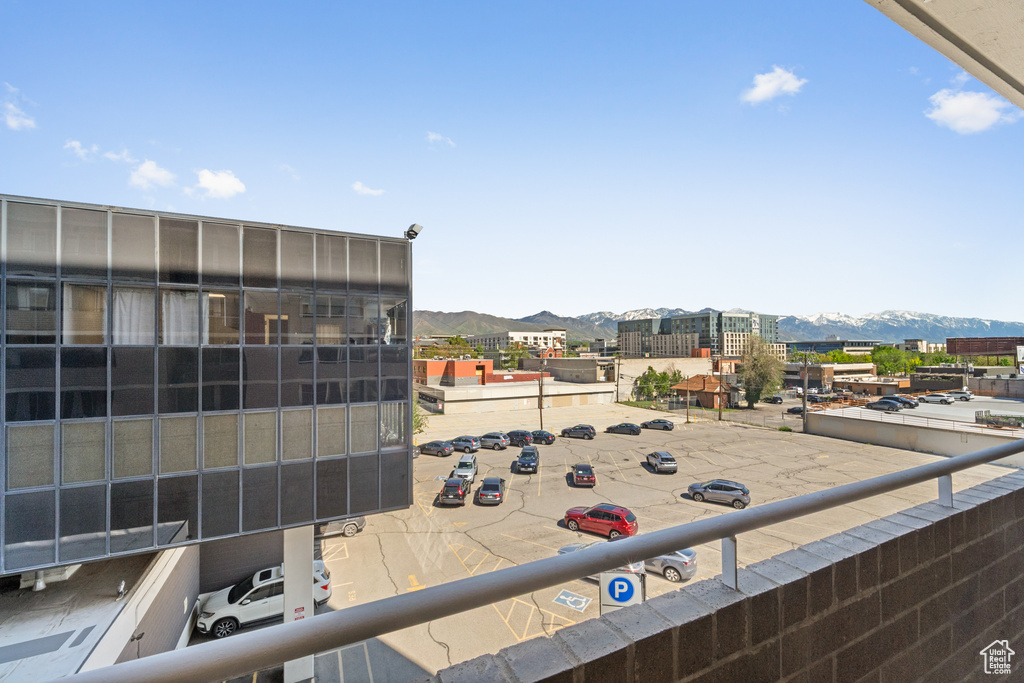 Balcony featuring a mountain view