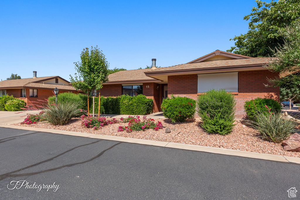 Ranch-style home with brick siding