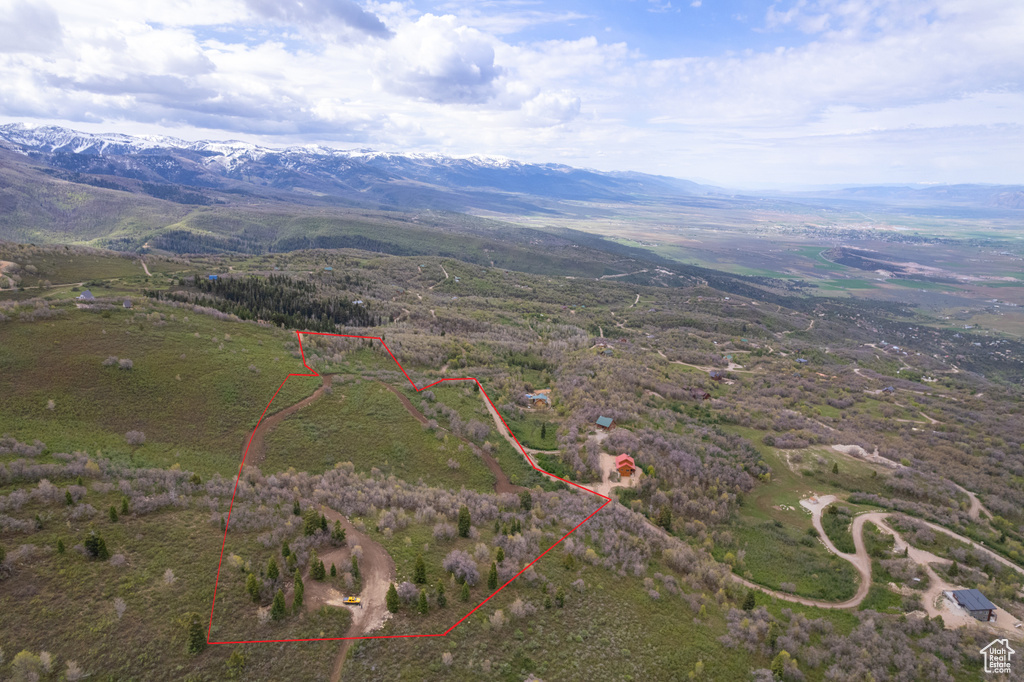 Aerial overview of property\\\\\\\'s location with property boundaries highlighted and a mountain backdrop