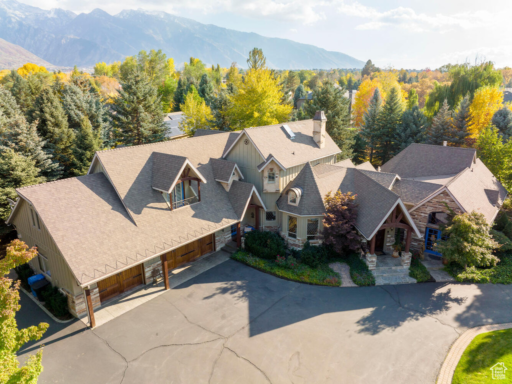 Drone / aerial view featuring a mountain view