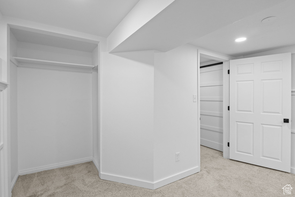 Unfurnished bedroom with carpet flooring, baseboards, recessed lighting, and a closet