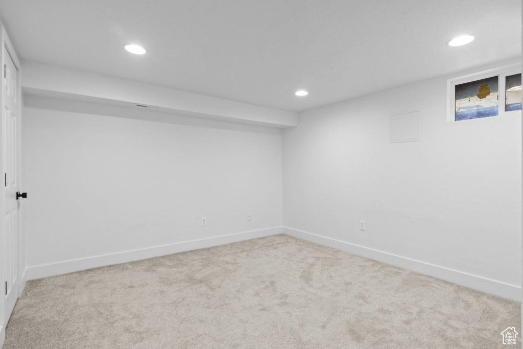 Finished below grade area featuring carpet, recessed lighting, and baseboards